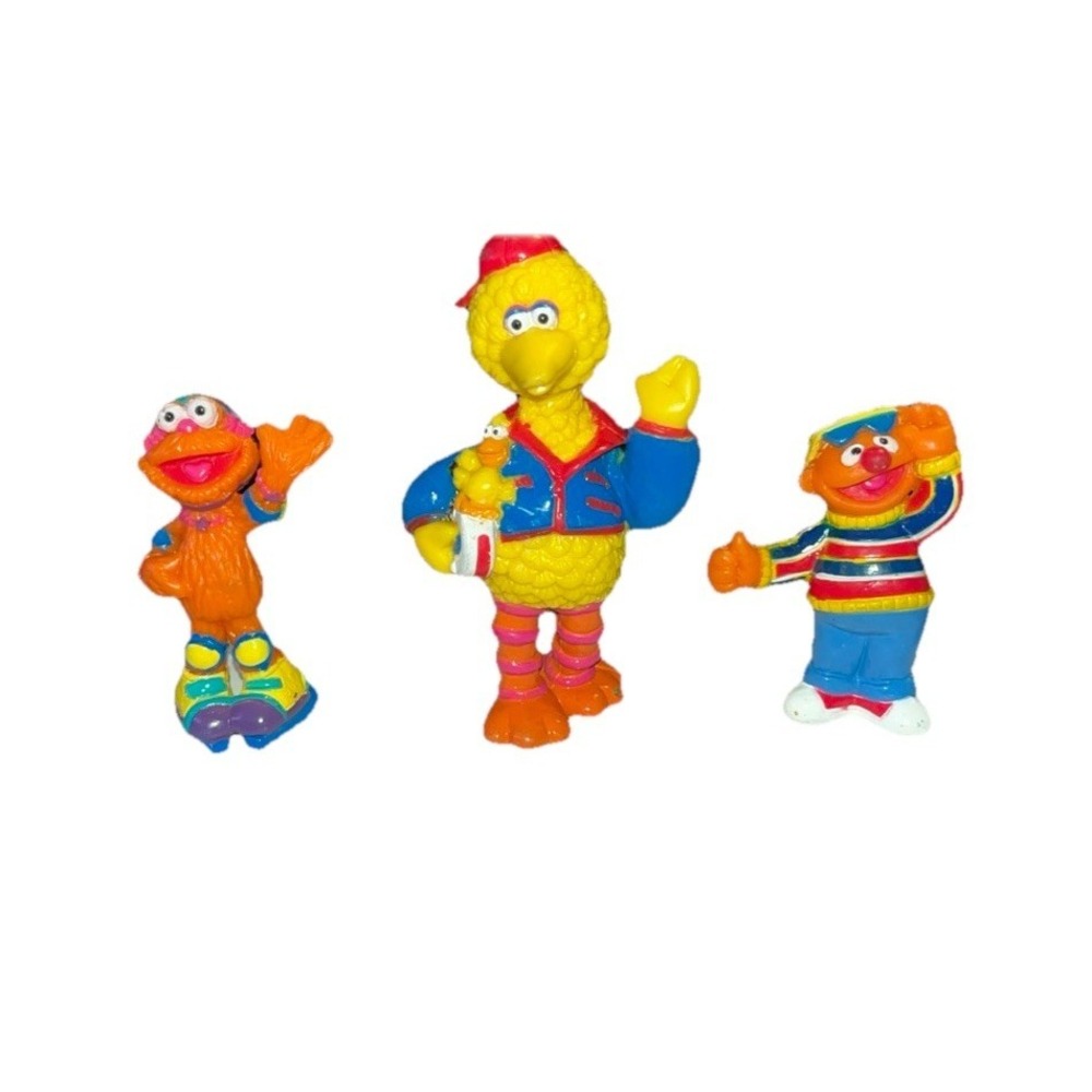 Sesame Street Toys. Big Bird. Zoey. Ernie.